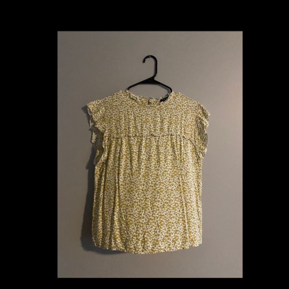 Zulilly Floral Flutter Sleeve Blouse